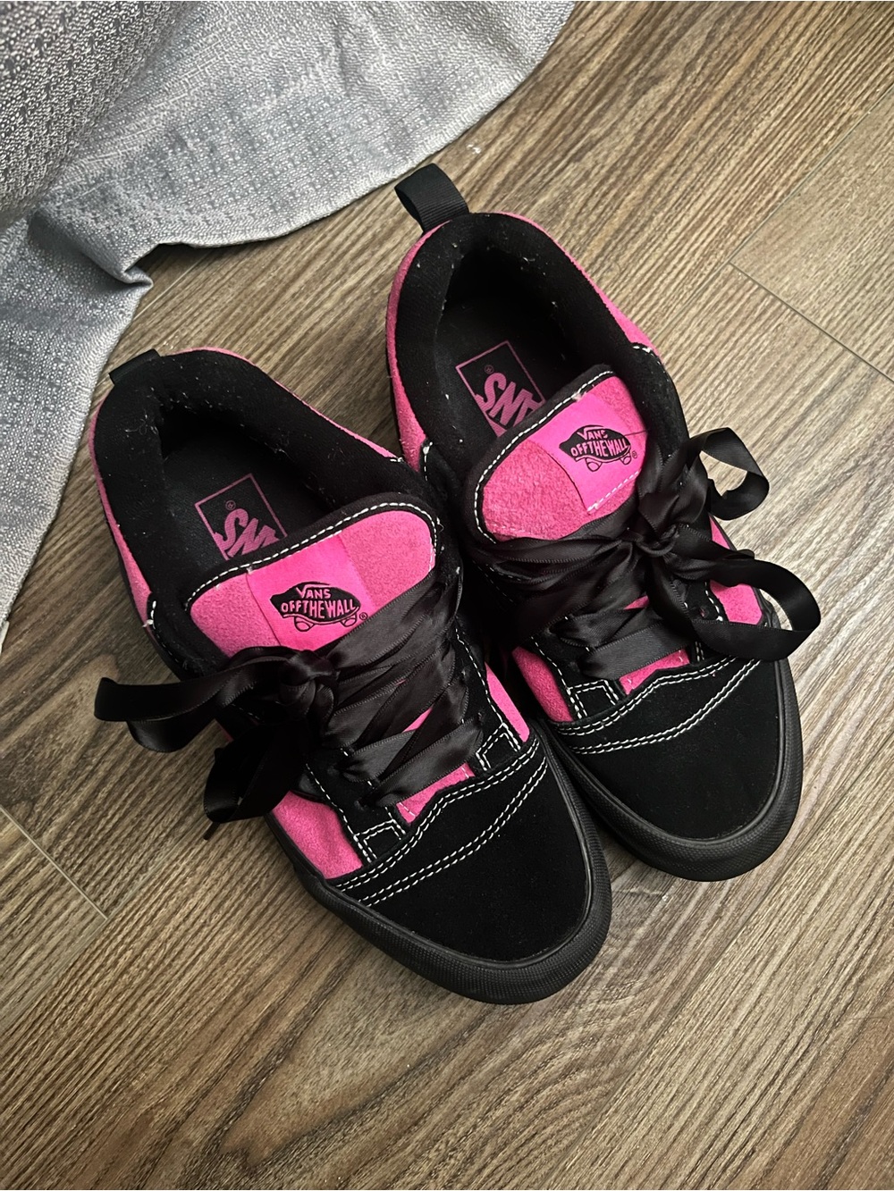 Vans Platform Black and Hot Pink Skate Sneakers 7 - Picture 3 of 10